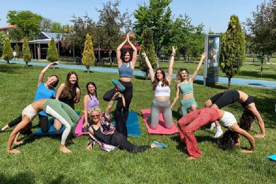 Eskişehir'de parkta yoga yapanlar CİMER'e şikayet edildi